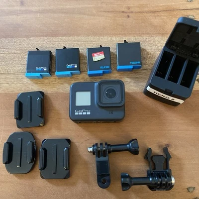 GoPro Hero 8 Black + 4 Battery’s + SD 64gb + Mounts - Image 1 of 4