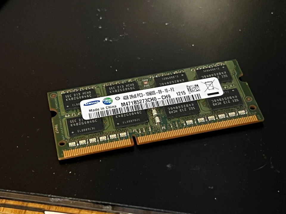 Memória para Notebook Samsung 2GB 2Rx8 PC3 - 10600S-09-10-F2 - Imagem 1 de 1