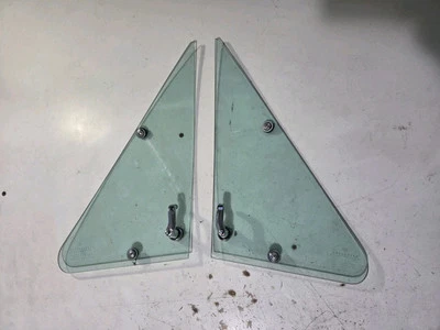 1985 - 1991 年 RAM VAN B250 前左右门通风玻璃窗带划痕 — 第 1/3 张图片