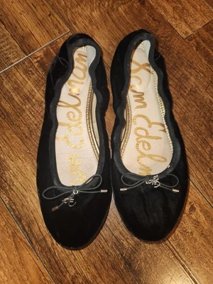 Sam Edelman - Talla 6.5 M "FELICIA" zapatos planos de ballet de gamuza negra con encanto plateado! Foto 1 de 4