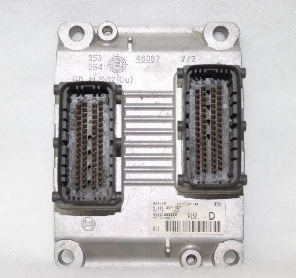 Centralina Motore Alfa Romeo 147 1.6 TS 0261207727-00551985560 - Immagine 1 di 1