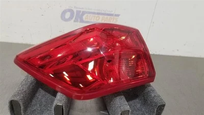 Luz trasera Nissan Pathfinder 18 2018 3,5 L montada en cuarto panel conductor izquierdo Foto 1 de 4