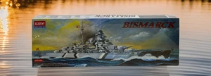 Akademie Deutsches Schlachtschiff Bismarck Modellbausatz Marine Maßstab 1:350 1986 Neu in OVP - Bild 1 von 13