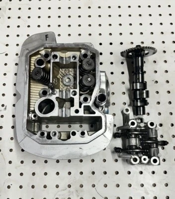 Honda VT750 2005 Shadow Aero carrocería de válvula de cilindro delantero Foto 1 de 4