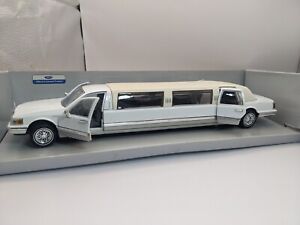 Sunnyside Superior Lincoln Limousine 1996 1:24 Scale Boxed White With Beige Top