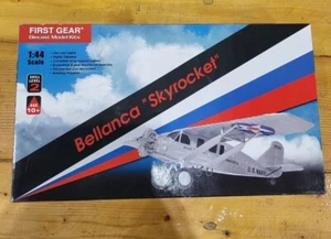 First Gear 1/44 BELLANCA “SKYROCKET” Diecast Modelo Kit Habilidad Nivel 2 Marina de los Estados Unidos - Imagen 1 de 2