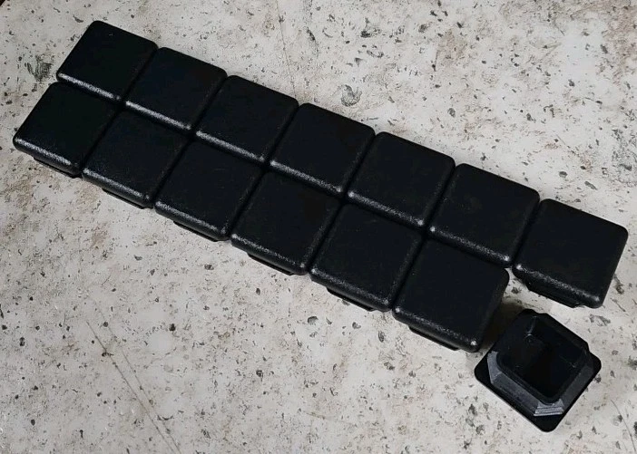 Lote de (14) tapas de plástico negro cuadradas calibre 14-20 de 1" - ¡24 lotes disponibles! Foto 1 de 1