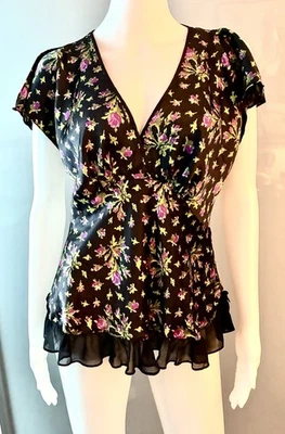 Blusa Betsey Johnson íntima floral cetim com babado G - Imagem 1 de 4