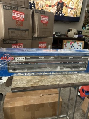 ATLAS BIG O ROLLING STOCK HORIZON PASSENGER CAR 3 RAIL #6231-2 Amtrak Dinette - Image 1 of 4