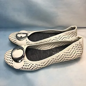 Dr. Scholls flats white faux leather perforated silver metal comfort shoes 9.5 - Picture 1 of 8