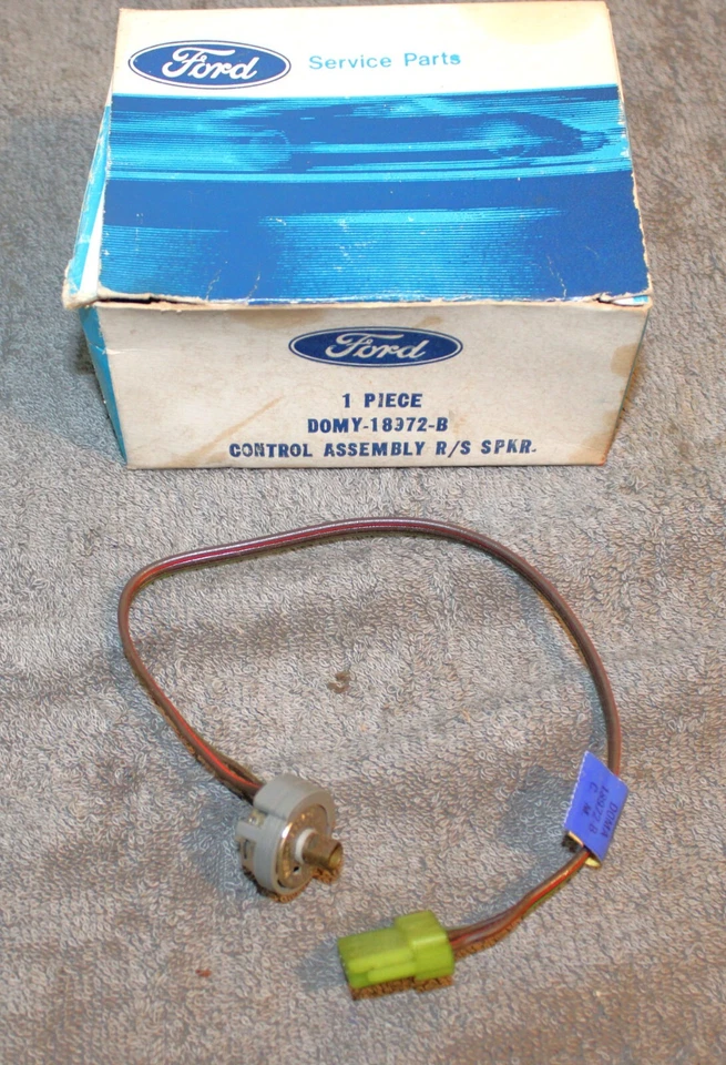 1970 Mustang Cougar Marauder MarkIII NOS 收音机后座扬声器控制开关 — 第 1/3 张图片