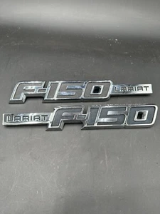2009-2014 FORD F-150 LARIAT SET LEFT RIGHT PAIR SIDE EMBLEM LOGO BADGE 22676 - Picture 1 of 7