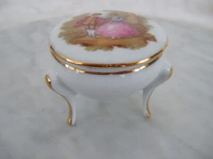 Limoges porcelain France lidded footed Fragonard gilt trinket box - Bild 1 von 6