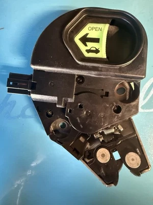 Actuador de bloqueo eléctrico de pestillo de maletero OEM Honda Accord 2008-2012 OEM Foto 1 de 4