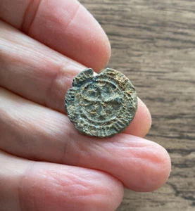 EARLY 16TH CENTURY. BOY BISHOP? LEAD TOKEN DATING TO CIRCA 1530. - Bild 1 von 2