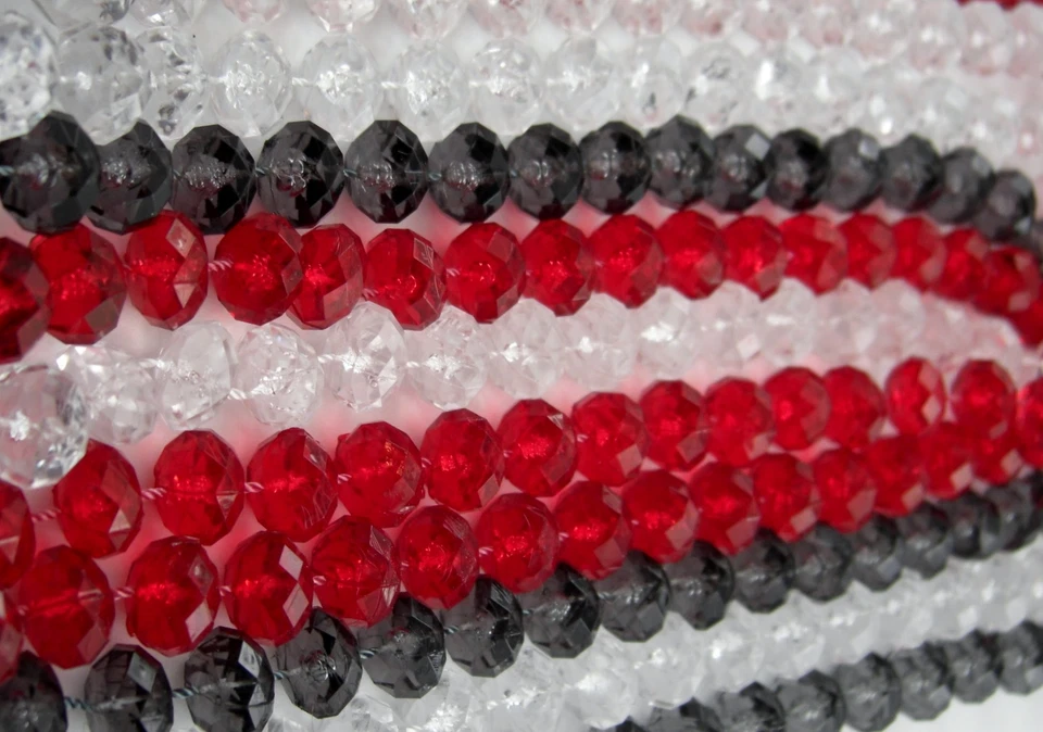 Lange Facettierte Kunst Perlenkette 132 cm lang Rot, grau oder Klar Farbauswahl - Bild 1 von 1