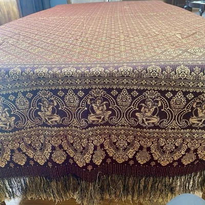 Mantel Thai Goddess dorado borgoña rojo tela damasco sedoso flecos 102x80 BONITO Foto 1 de 4
