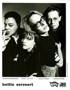 vtg 90s BETTIE SERVEERT 8x10 BAND PROMO PHOTO Headshot Carol van Dijk Matador - Picture 1 of 1