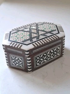 Vintage Moorish Wooden Abalone Trinket Box Red Velvet Lining - Picture 1 of 6