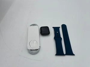 Apple Watch Series 5 40MM Aluminium A2092 - Noir Obsidienne - GPS uniquement - BON - Photo 1 sur 5