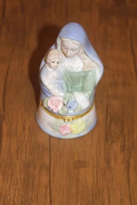 Vintage Madonna and Child Rosary Storage Box with Rosary, 5in - Picture 1 of 5