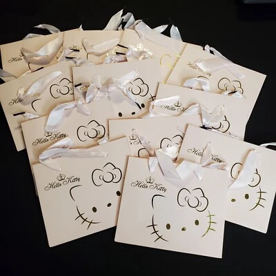 浅粉色 Hello Kitty 金色浮雕礼品袋 12 件装丝带手柄派对托特包 — 第 1/4 张图片