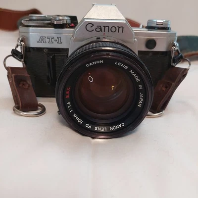 Cámara fotográfica Canon AT-1 35 mm SLR y lente de 28-55 mm COMO ESTÁ SIN PROBAR Foto 1 de 4