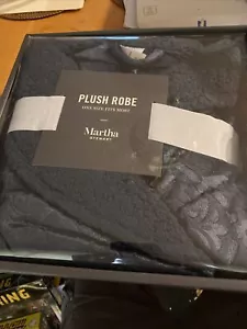 PLUSH ROBE - Picture 1 of 2