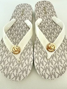NEW MICHAEL KORS BEIGE SIGNATURE LOGO FLIP FLOPS THONG SANDALS 8 - Picture 1 of 5