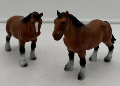 Dos figuras de animales sementales de caballos Bullyland - pintadas a mano - Alemania - buen estado Foto 1 de 4