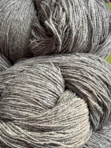 100% Schafwolle Strickgarn nicht gefärbt graubeige melange (30,00€/1kg) - Bild 1 von 2