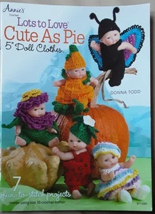 Neu Annies gehäkelt süß wie Kuchen 5" Puppenkleidung Muster 7 Häkeldesigns - Bild 1 von 3