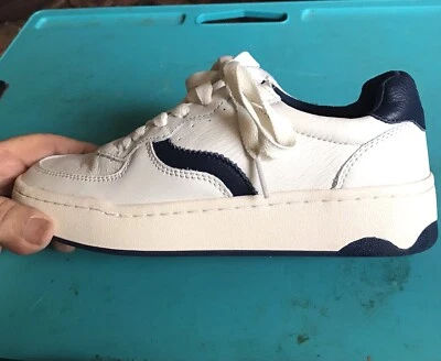 SOLUDOS Women's ROMA LEATHER SNEAKERS White and Navy SIZE 5 NEW Without Box - Image 1 of 4