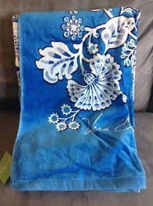 VERA BRADLEY BEACH TOWEL BLUE LAGOON - LIMITED EDITION - NEW WITH TAGS - Picture 1 of 2