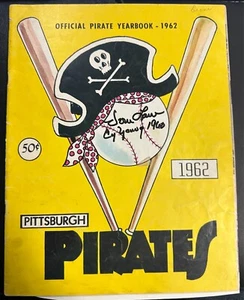 Vern Law Autographed 1962 Pittsburgh Pirates Yearbook W/ Cy Young 1960 Insc - Picture 1 of 3