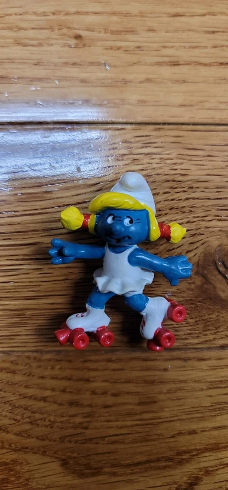 Vintage  1981  Smurfette Figure  Peyo Schleich Roller Skating (JF38 - Image 1 of 2