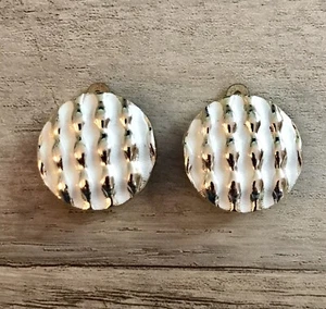Pendientes Tono Dorado Esmalte Blanco Patrón Gofre Clip En Botón Retro 1” Alemania - Imagen 1 de 5