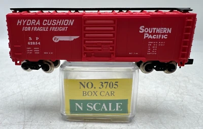Model Power N Train 3705 Red Southern Pacific Hydra Cushion SP 62854 Boxcar - Image 1 of 4