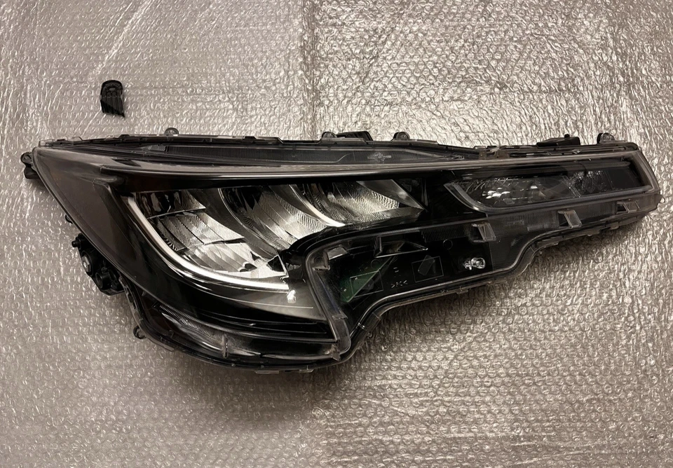 Original Toyota Corolla E21 Frontscheinwerfer LED rechts 81110-02S60 - Bild 1 von 4