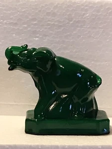 Boyd Art Glass Dark Furr Green Zack the Elephant Fig B in Diamond USA 3.75" Tall - Picture 1 of 12