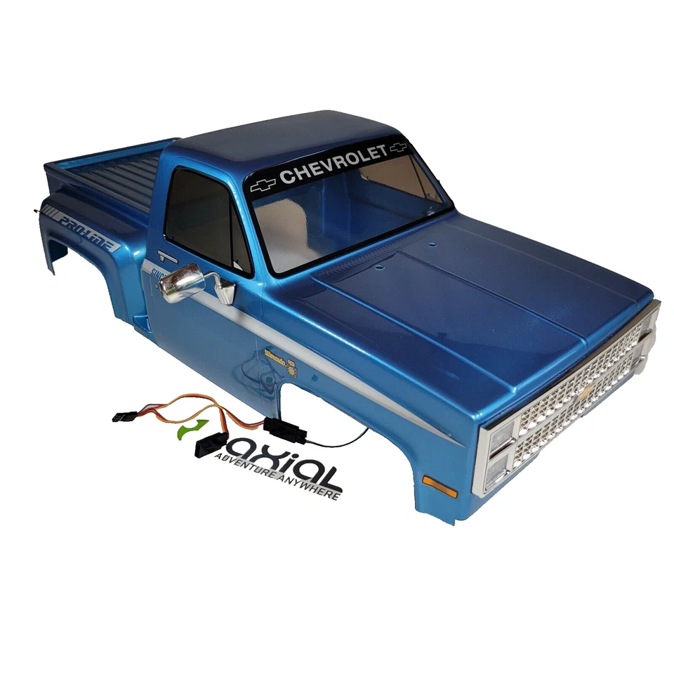 Chevy K-10 1982 Axial SCX10 iii carrocería azul pintado de fábrica calcomanía y luces LED Foto 1 de 4