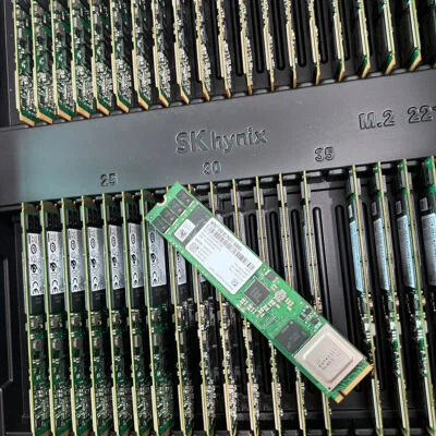 INTEL SSD 1TBP4511 22*110NVME3.1X4  Series DC SSDPELKX010T8 Solid State Drive - Image 1 of 4