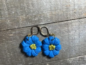 Hypoallergenic hand crafted lever back polymer clay spring flower earrings  - Picture 1 of 6