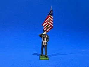 BRITAINS LTD AMERICAN INFANTRY FLAG BEARER COLOURS METAL SOLDIER GREY UNIFORM - Picture 1 of 5