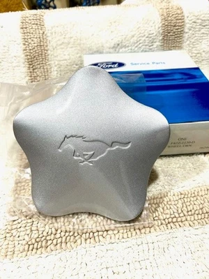 1994-1998 FORD MUSTANG GT Silver Center Cap F4ZC-1A096-D - Image 1 of 4