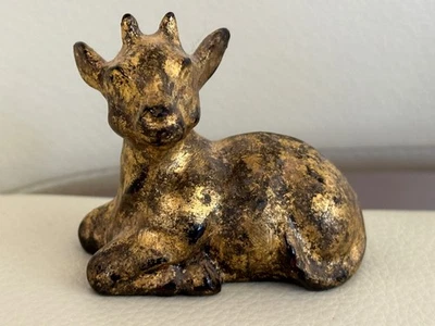 Ciervo birmano de madera tallado a mano con pan de oro siglo XIX 2,5" X 2,25" Foto 1 de 4