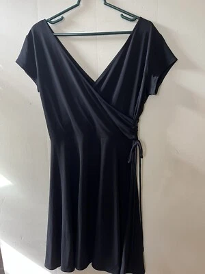 Vestido Negro 10P Ancho Cuello en V Fuera del Hombro Imitación Envoltura Sobrepelliz Chadwicks Foto 1 de 4