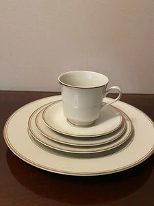 Mikasa Trousdale Elfenbein China mit goldenem Borte - Ihre Wahl - Multi-Artikel-Disc!!! - Bild 1 von 16