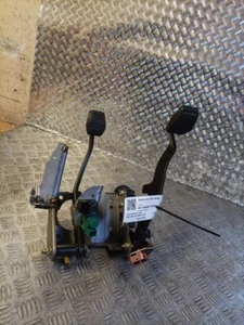 FORD FUSION 2002-2012 BRAKE/CLUTCH PEDAL ASSEMBLY  - Picture 1 of 3