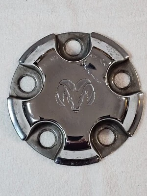 52106536AC 2002-2012 Dodge Ram 1500 tapa central cromada Foto 1 de 4